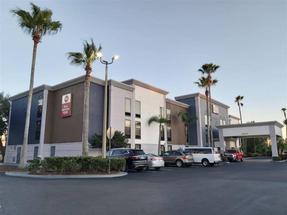 Best Western Plus Universal Inn 2