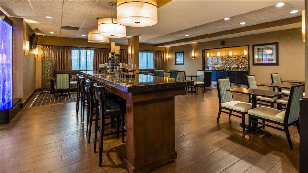 Best Western Plus Wichita West Airport Inn 4