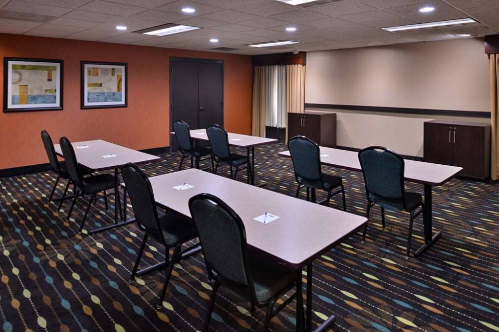 Best Western Plus Wichita West Airport Inn 2