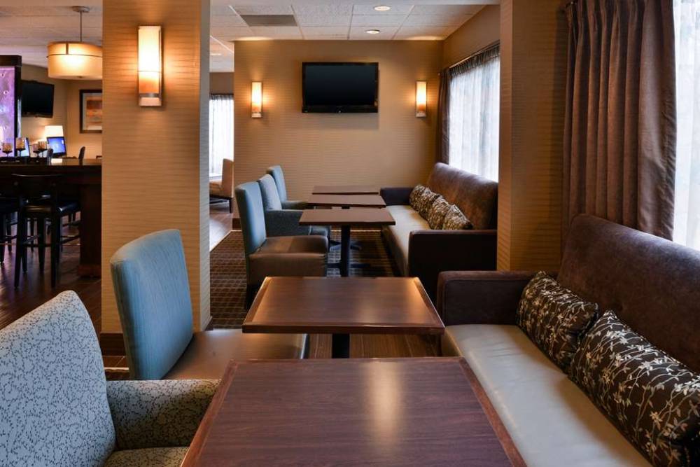 Best Western Plus Wichita West Airport Inn 8