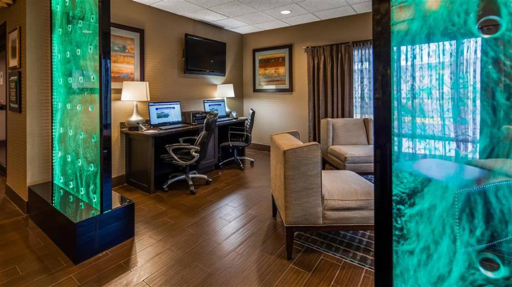 Best Western Plus Wichita West Airport Inn 3