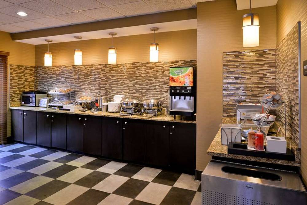 Best Western Plus Wichita West Airport Inn 9