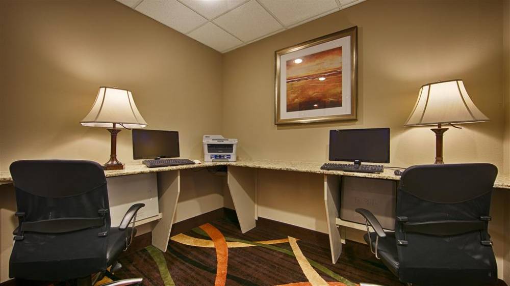 Best Western Plus Woodland Hills Hotel & Suites 4