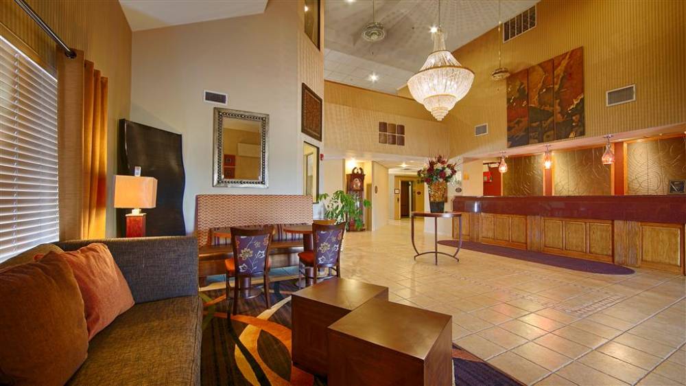 Best Western Plus Woodland Hills Hotel & Suites 2