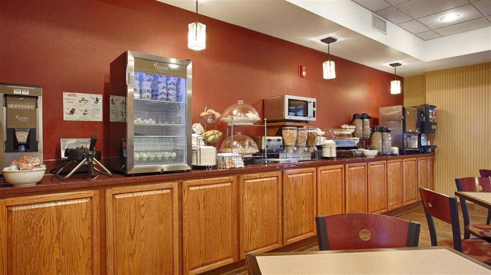 Best Western Plus Woodland Hills Hotel & Suites 5