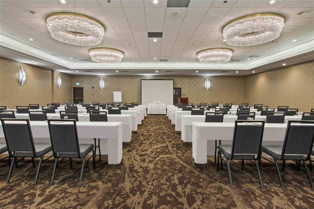 Best Western Premier Calgary Plaza Hotel & Conference Centre 2