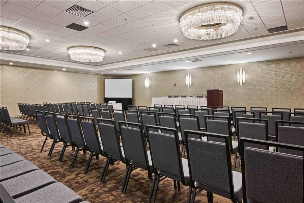 Best Western Premier Calgary Plaza Hotel & Conference Centre 4