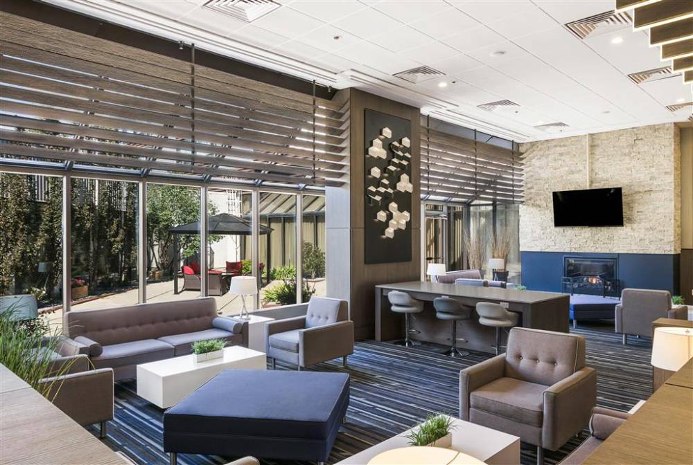 Best Western Premier Calgary Plaza Hotel & Conference Centre 7