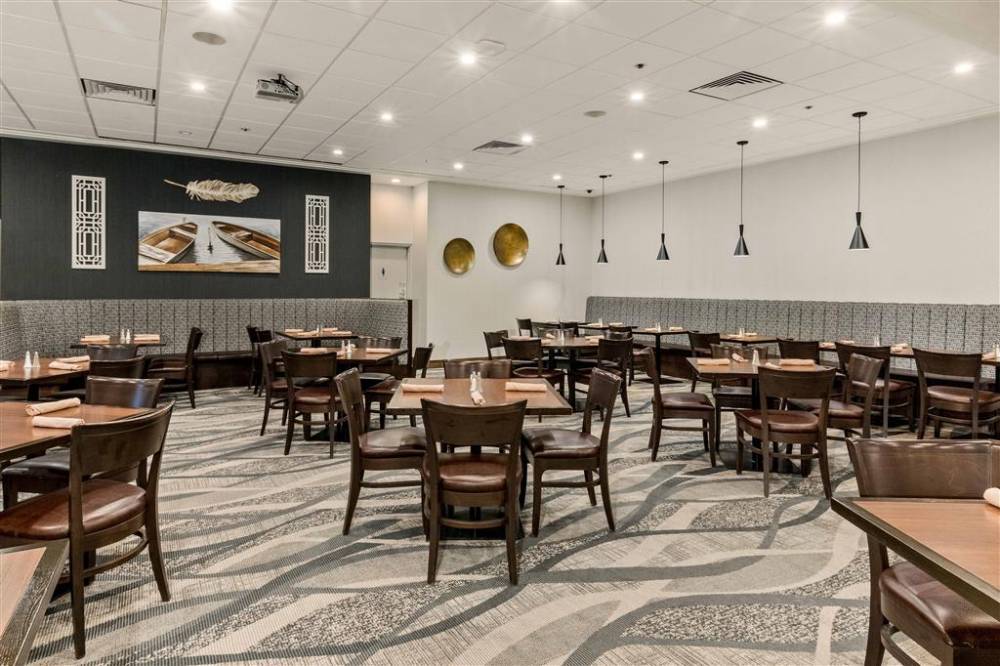Best Western Premier Calgary Plaza Hotel & Conference Centre 8