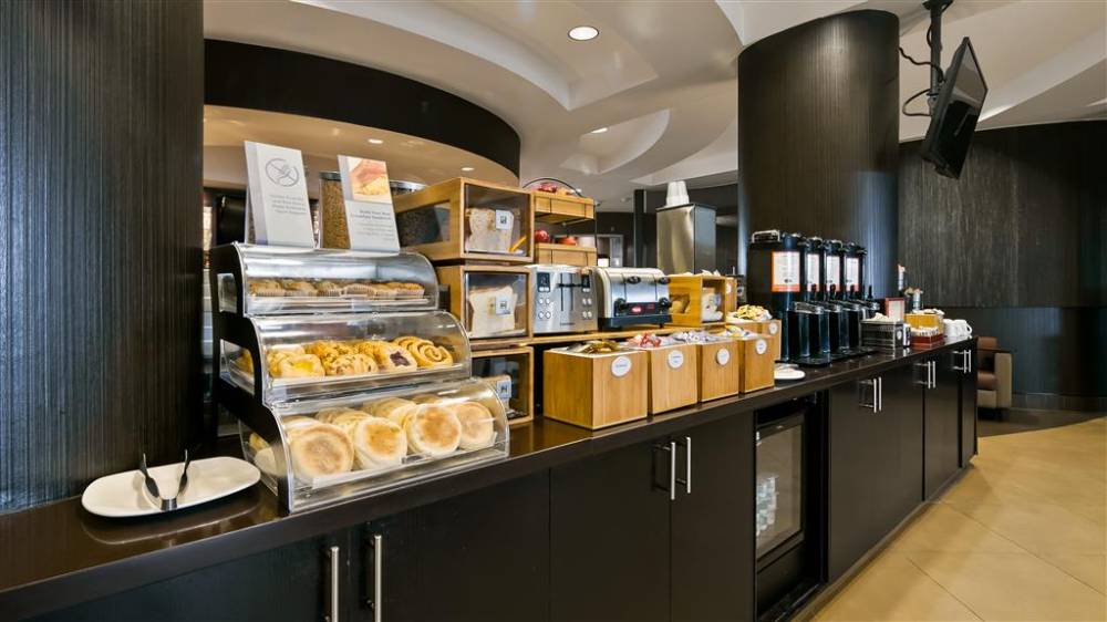 Best Western Premier Freeport Inn Calgary Airport 10