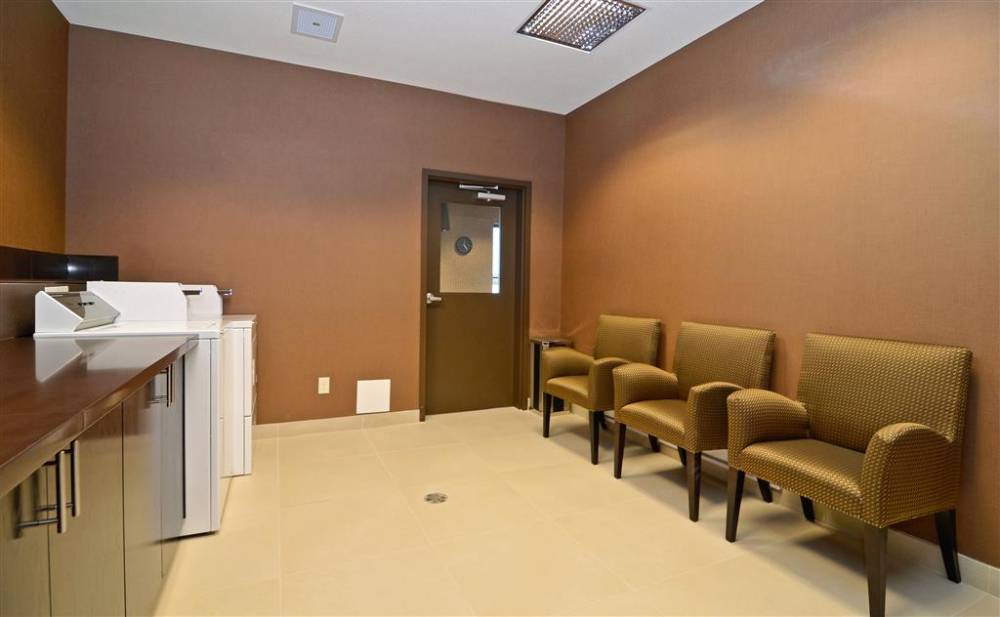 Best Western Premier Freeport Inn Calgary Airport 9