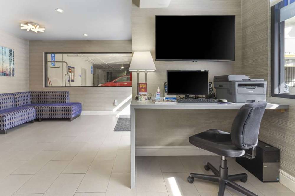 Best Western Red Coach Inn 4