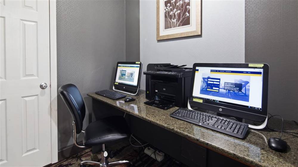 Best Western The Inn At Rochester Airport 3