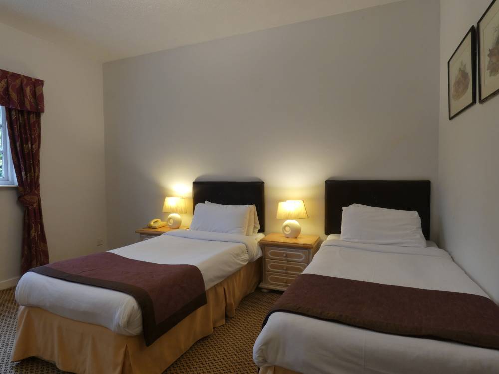 Brook Marston Farm Hotel - Hs2 8