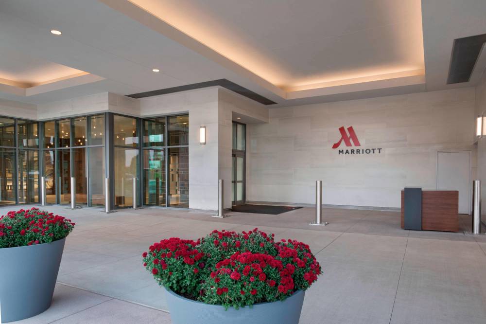 Buffalo Marriott At Lecom Harborcenter 9