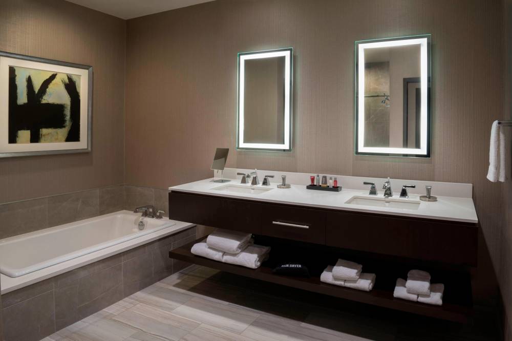 Buffalo Marriott At Lecom Harborcenter 5
