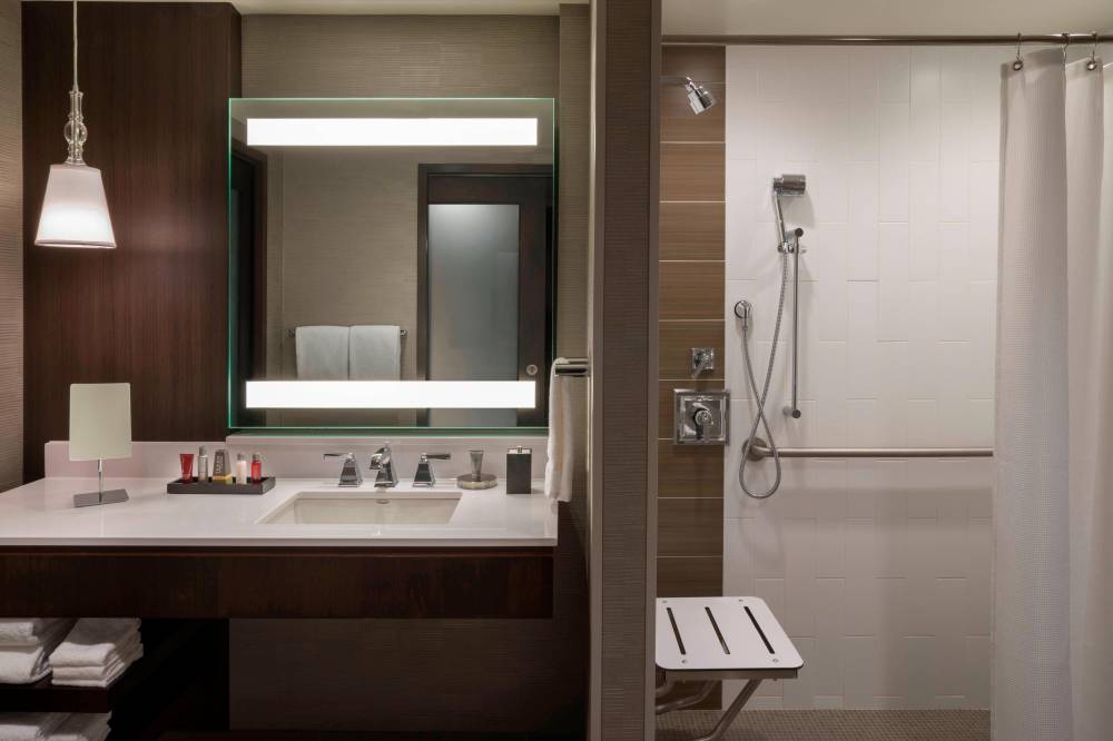 Buffalo Marriott At Lecom Harborcenter 4