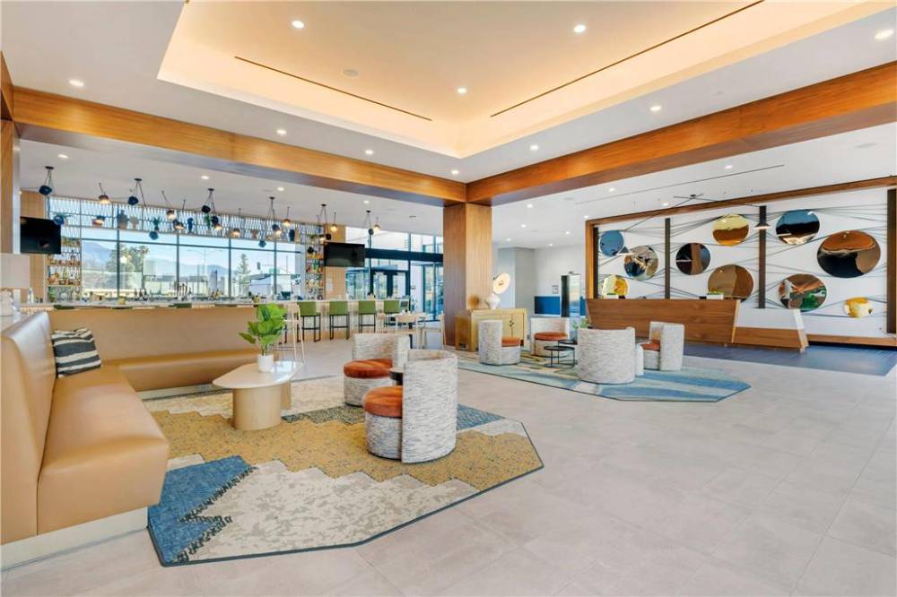 Cambria Hotel Burbank Airport 6