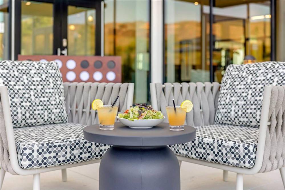 Cambria Hotel Burbank Airport 10