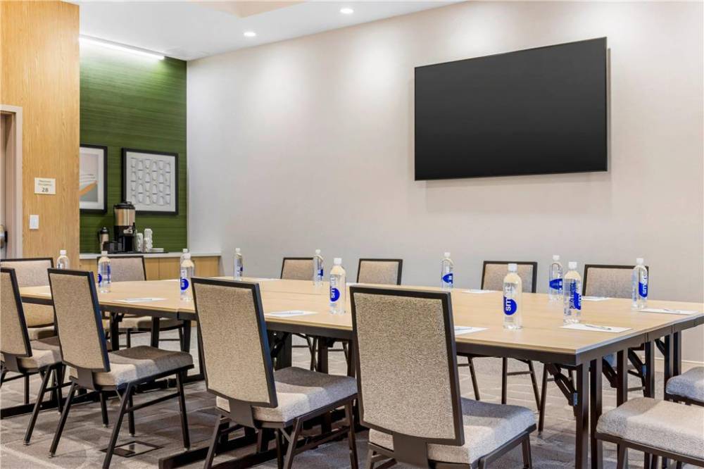 Cambria Hotel Burbank Airport 4