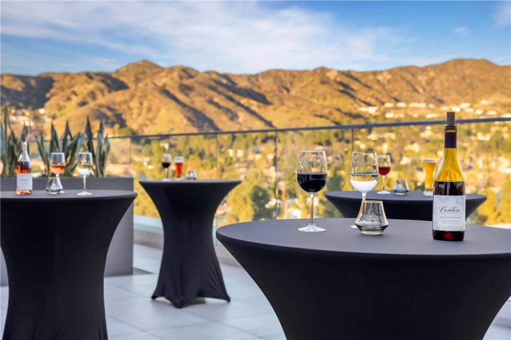 Cambria Hotel Burbank Airport 5