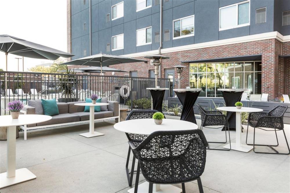 Cambria Hotel Lax 6
