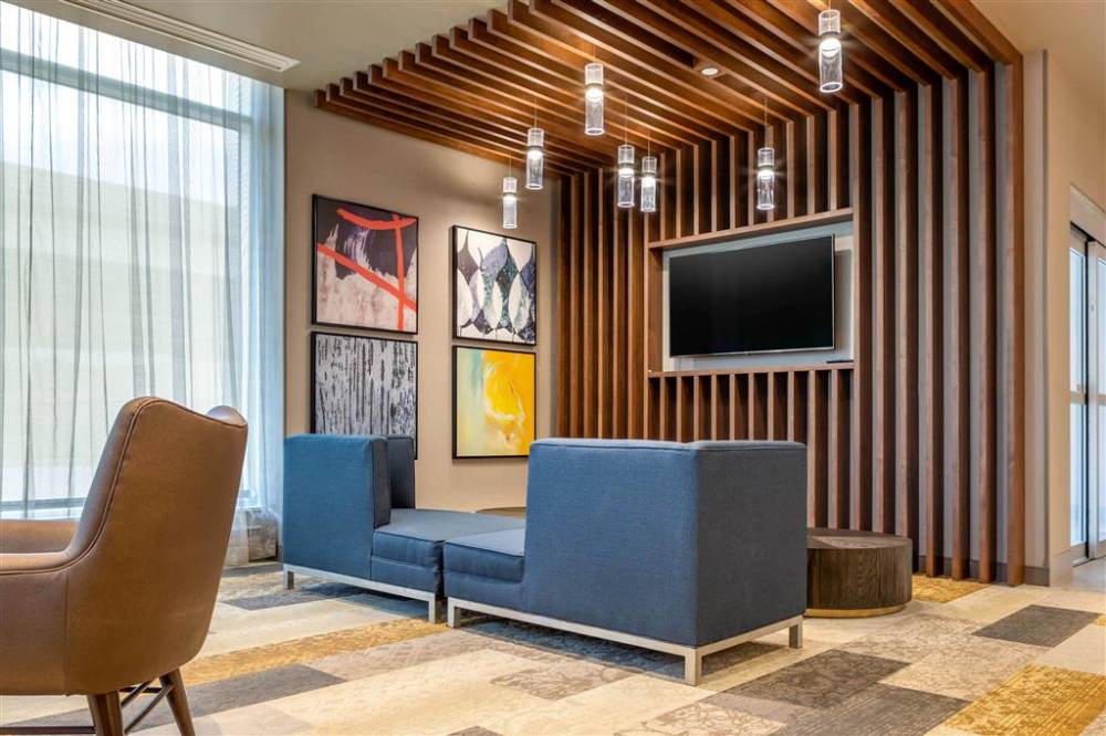 Cambria Hotel Milwaukee Downtown 4