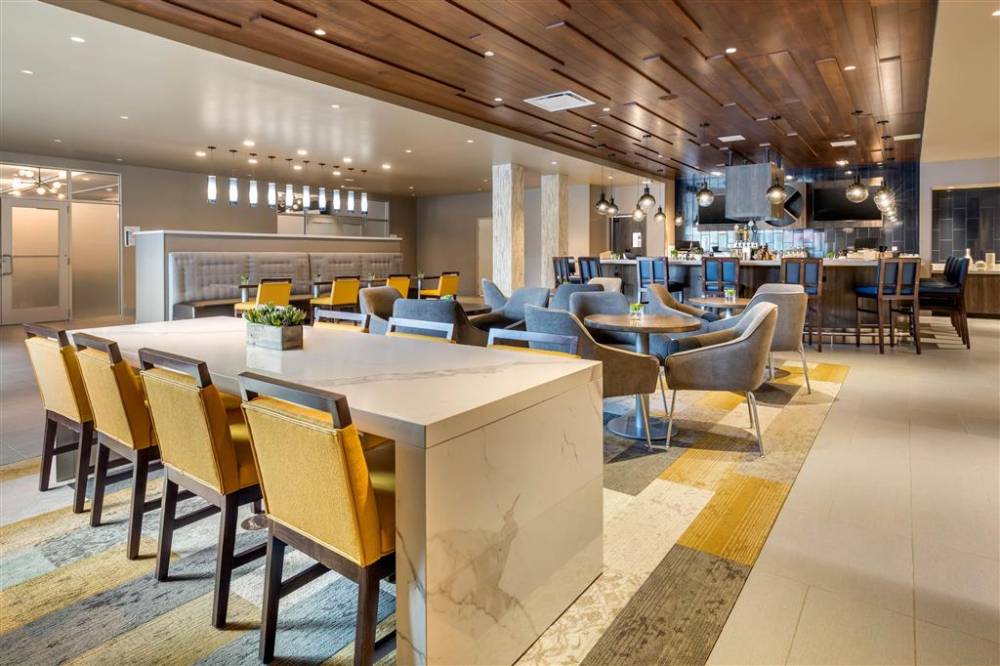 Cambria Hotel Milwaukee Downtown 6