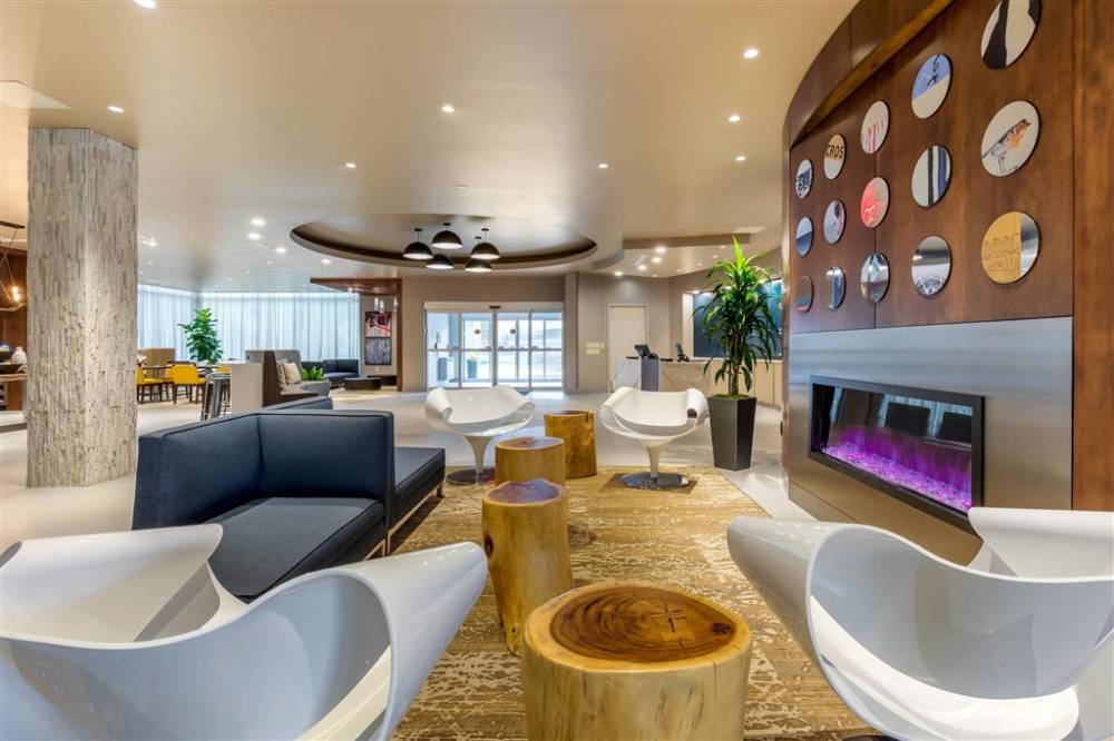 Cambria Hotel Milwaukee Downtown 3