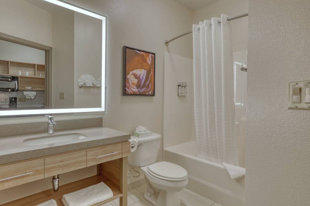Candlewood Suites Airport 2