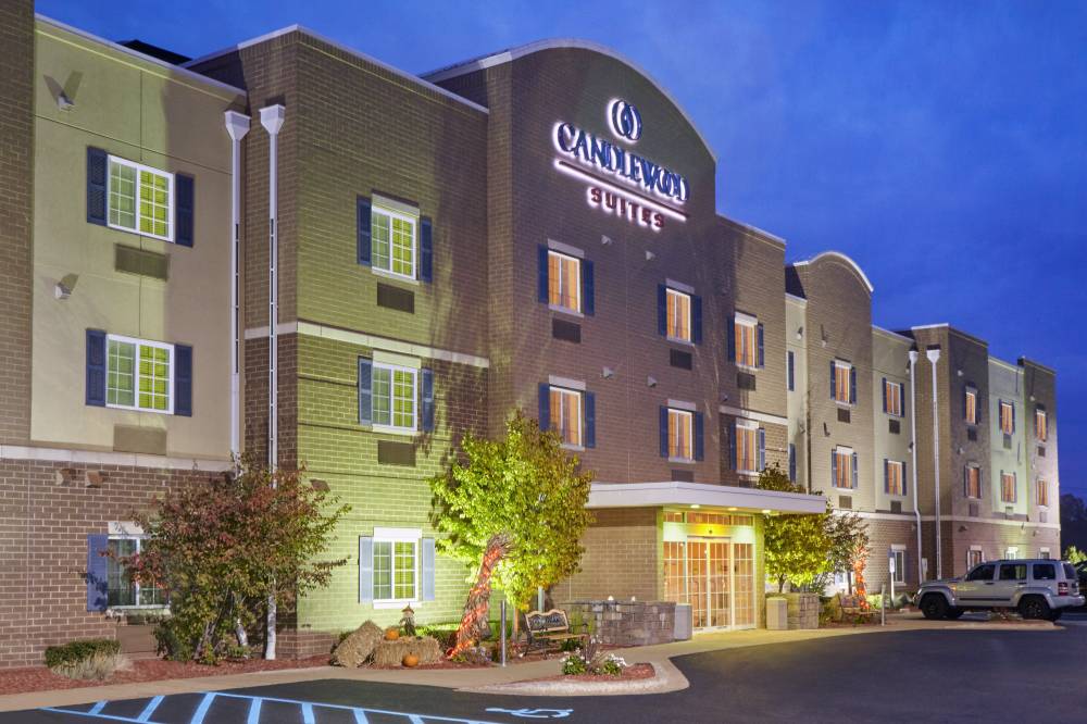 Candlewood Suites Airport 7