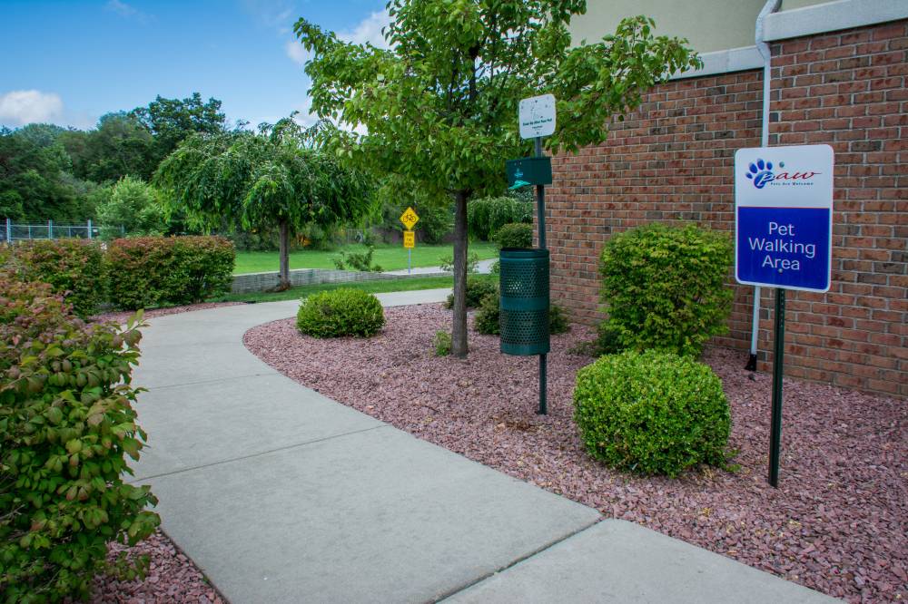 Candlewood Suites Airport 3