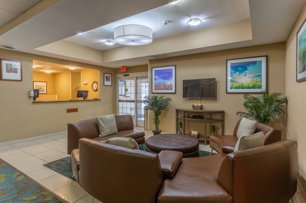 Candlewood Suites Airport 5