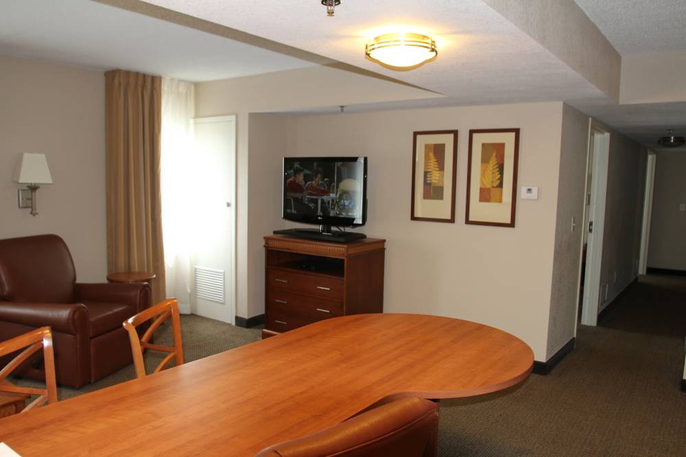 Candlewood Suites Downtown 8