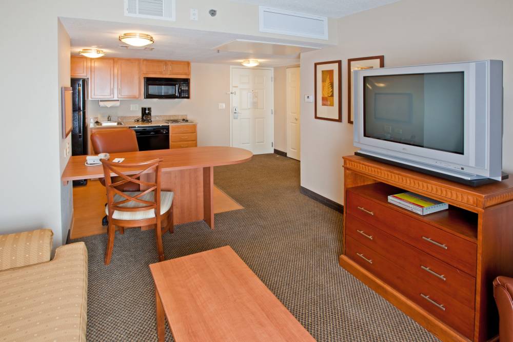 Candlewood Suites Downtown 5