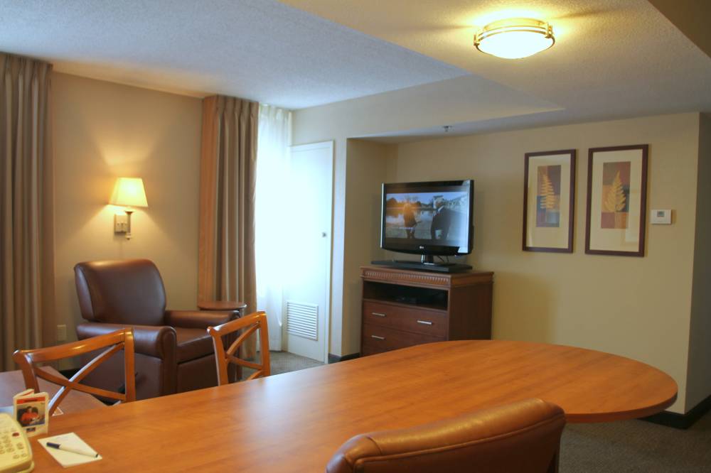 Candlewood Suites Downtown 9