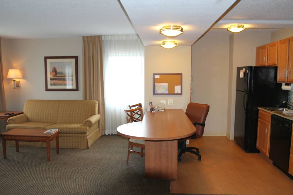 Candlewood Suites Downtown 10