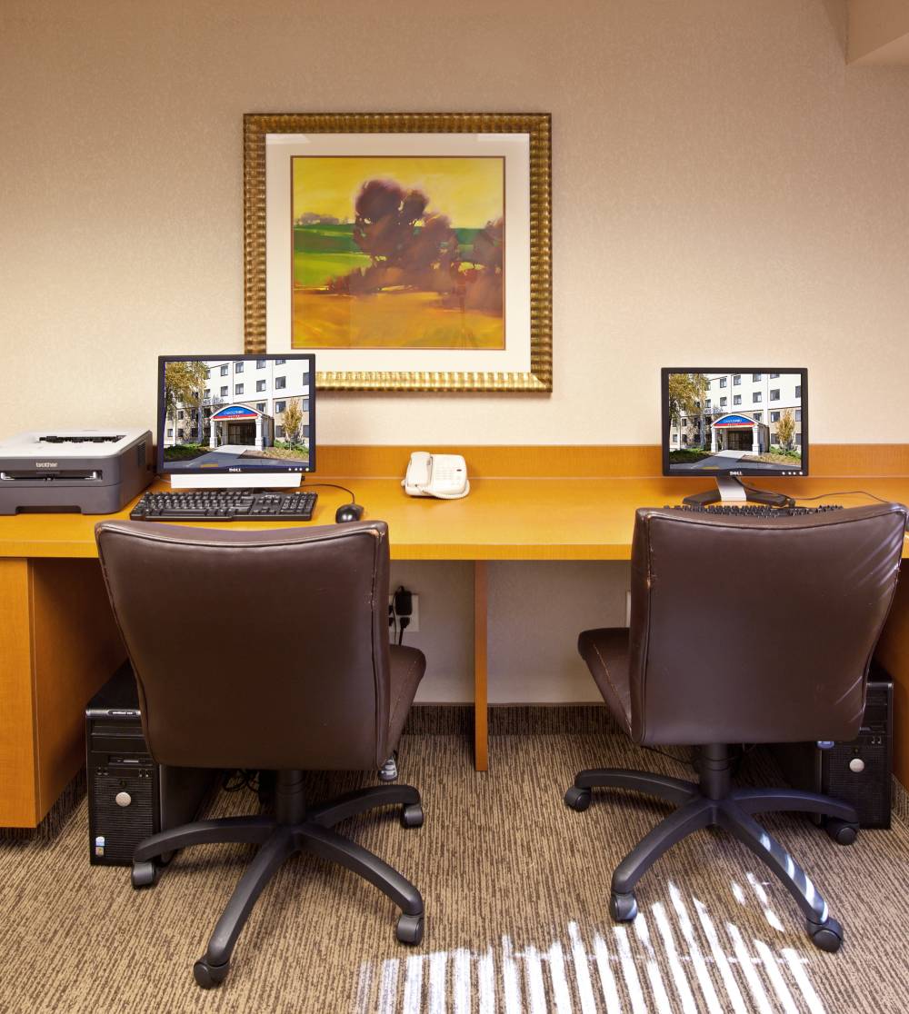 Candlewood Suites Downtown 3