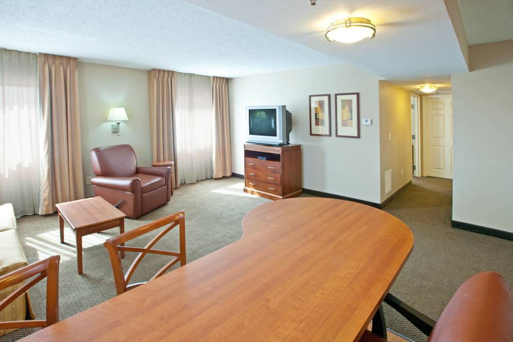 Candlewood Suites Downtown 7