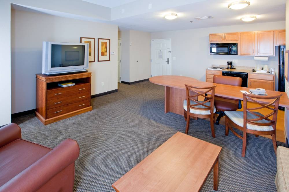 Candlewood Suites Downtown 6