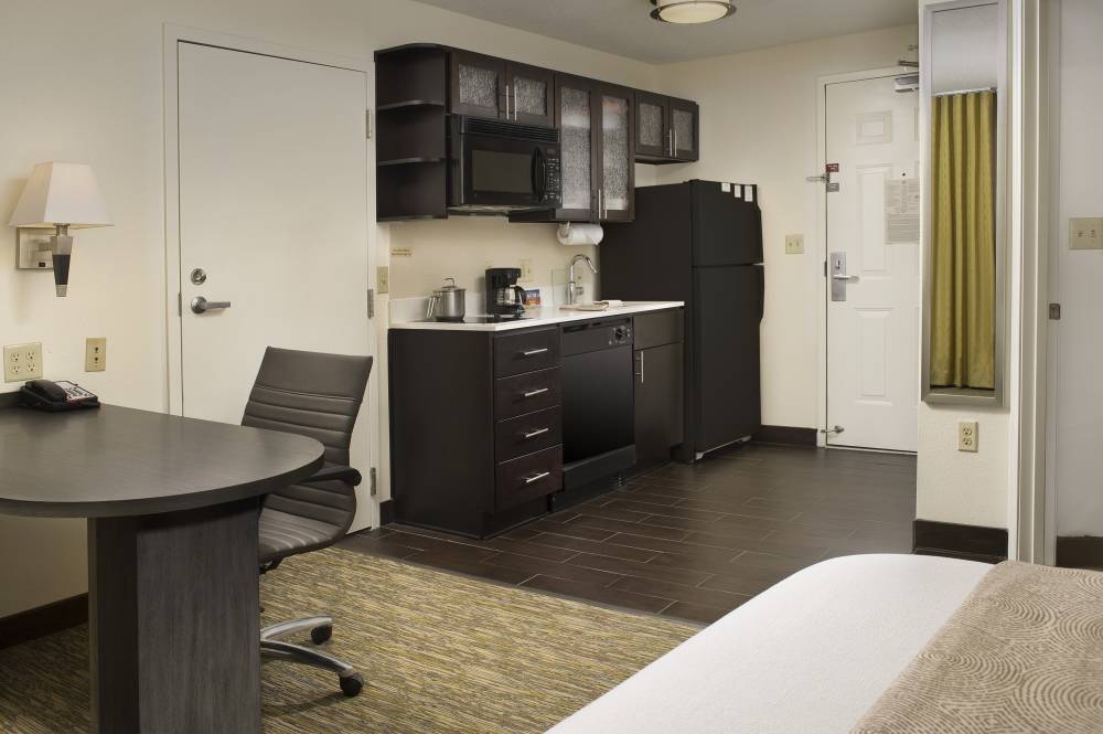 Candlewood Suites Richmond S 8