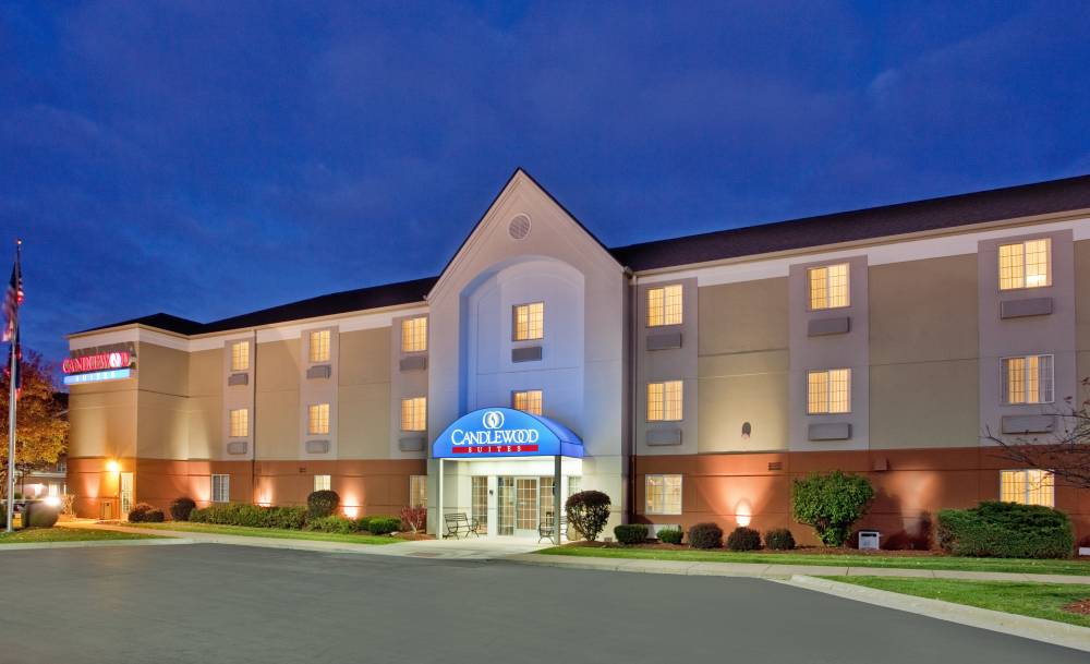 Candlewood Suites Rockford 4