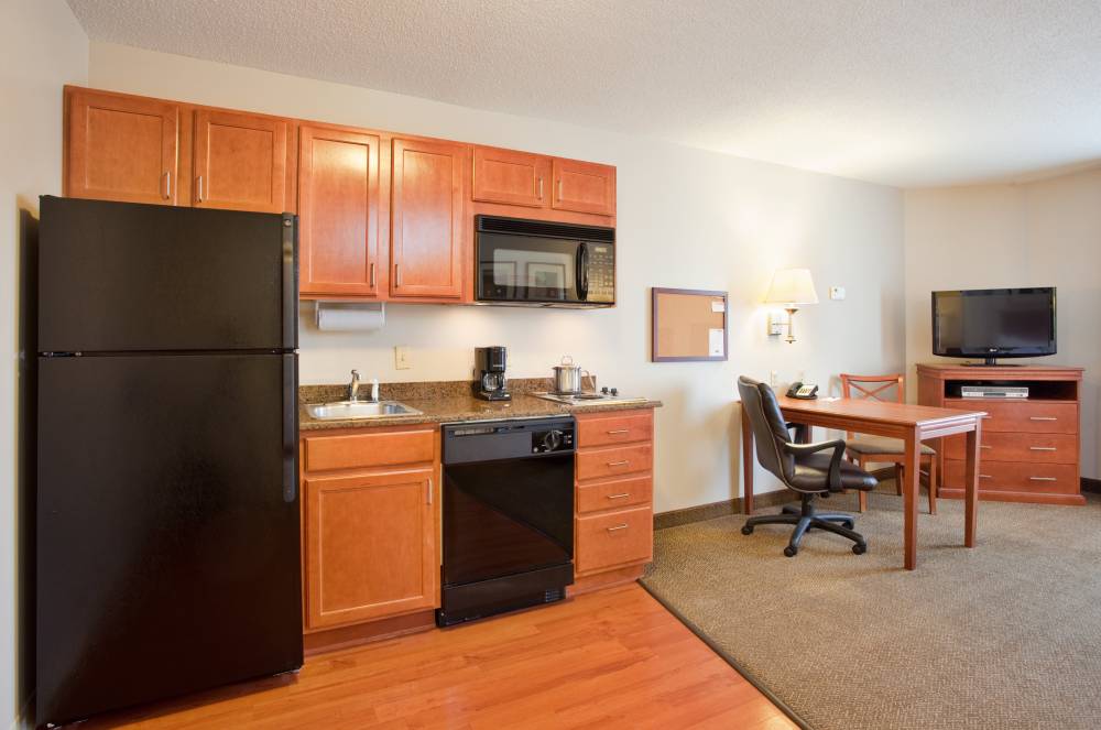 Candlewood Suites Rockford 3