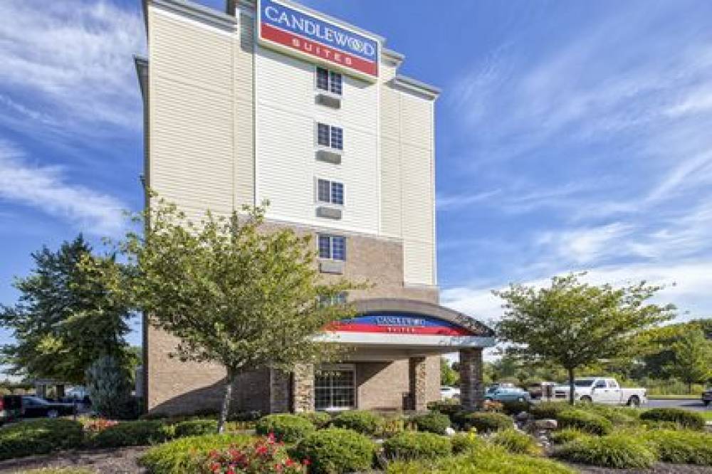 Candlewoods Suites Airport 3