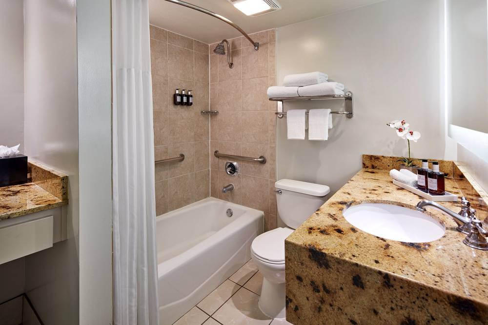 Carlyle Inn 2