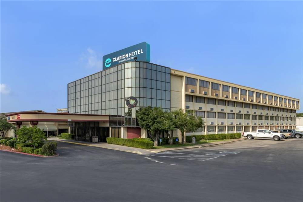 Clarion Hotel Broken Arrow - Tulsa 2
