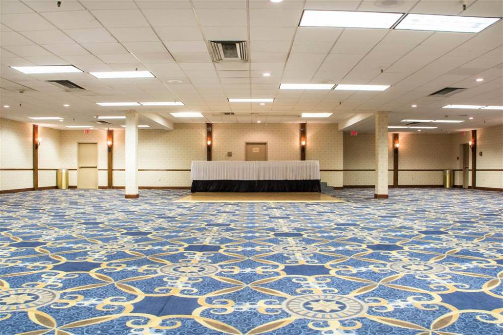 Clarion Hotel Broken Arrow - Tulsa 3