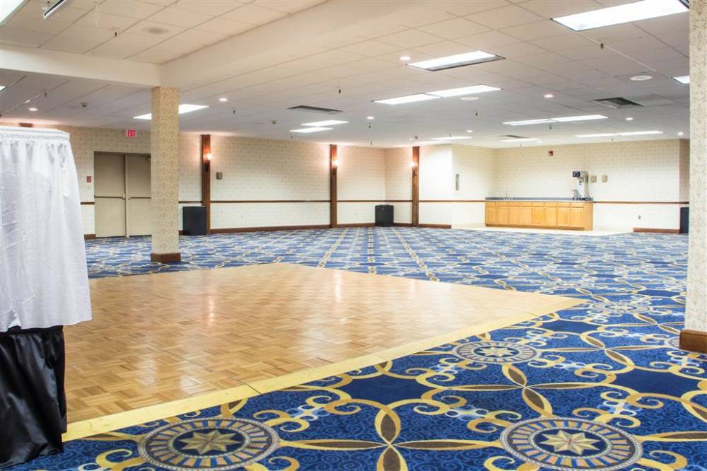 Clarion Hotel Broken Arrow - Tulsa 4
