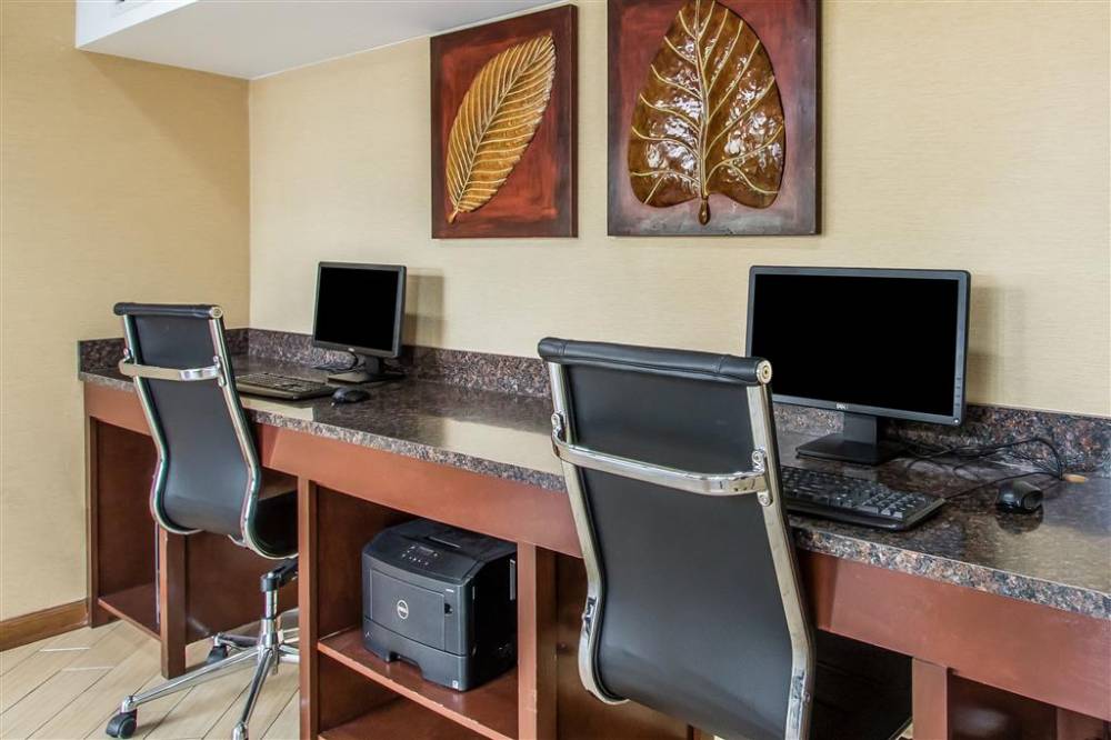 Clarion Hotel Broken Arrow - Tulsa 7