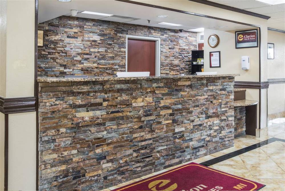 Clarion Inn And Suites Airport 3